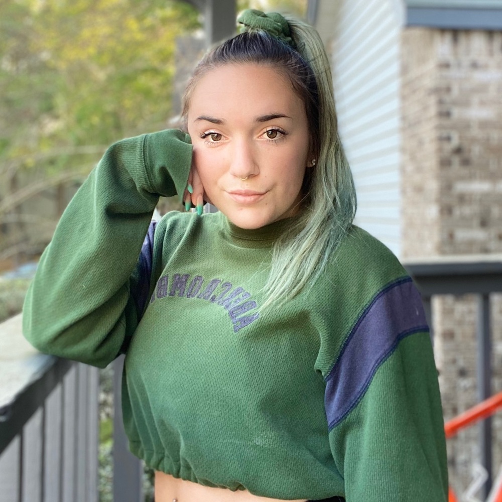 Cropped sweater with matching scrunchie